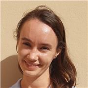 Profesora de inglés imparte clases particulares a alumnos de todas las edades